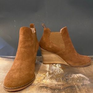 Caslon Suede Wedge Booties (Sz 4)